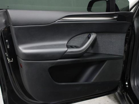 Used 2022 Tesla Model X Plaid image 11