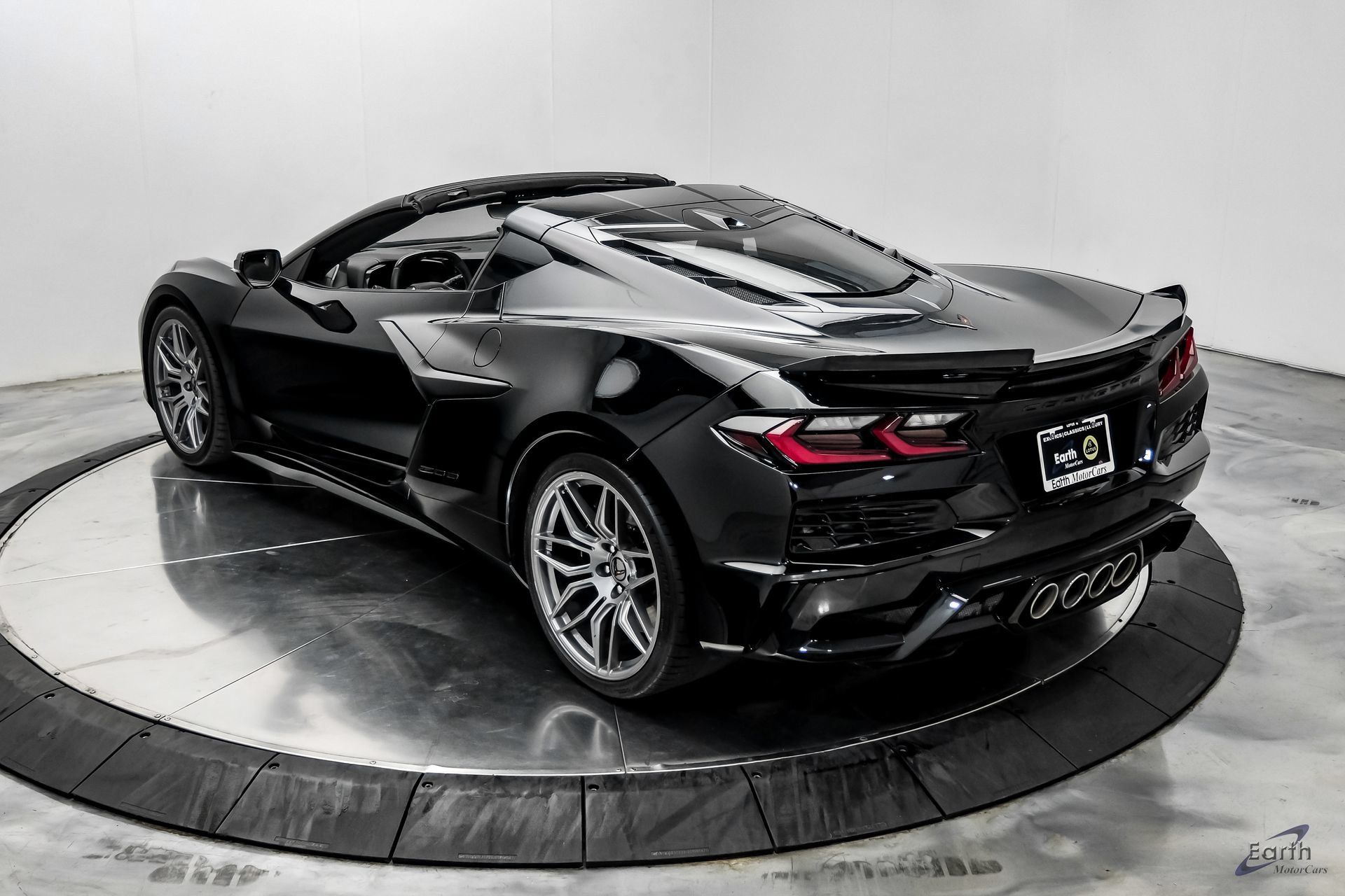Used 2024 Chevrolet Corvette Z06 RWD image 15