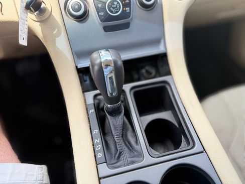 Used 2018 Ford Taurus SE FWD image 38