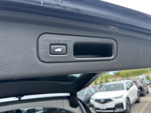 Used 2018 Honda Odyssey Elite image 11