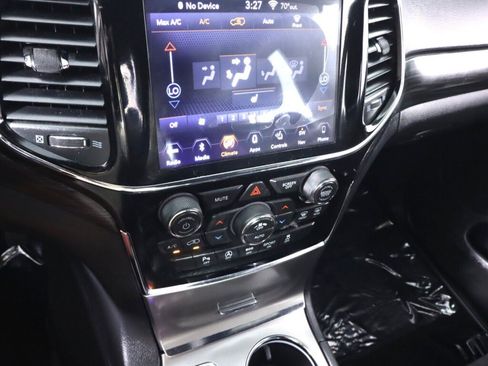 Used 2019 Jeep Grand Cherokee Laredo w/ Laredo X Package RWD image 15