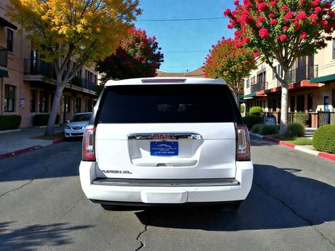 Used 2018 GMC Yukon XL Denali image 4