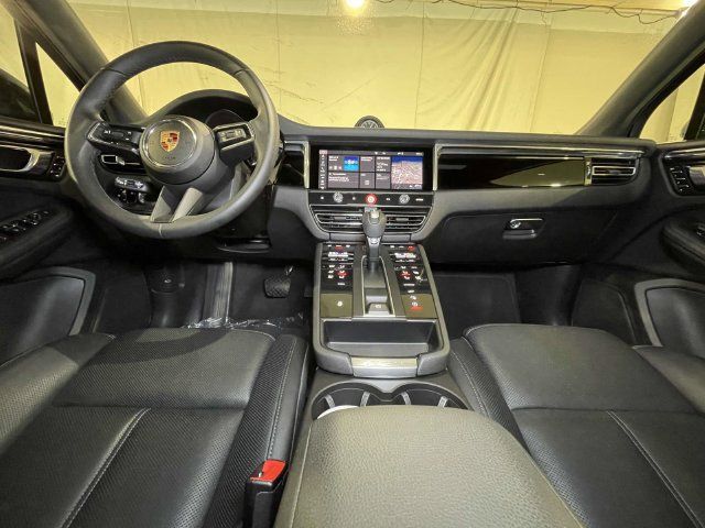 Certified 2025 Porsche Macan AWD/4WD image 23