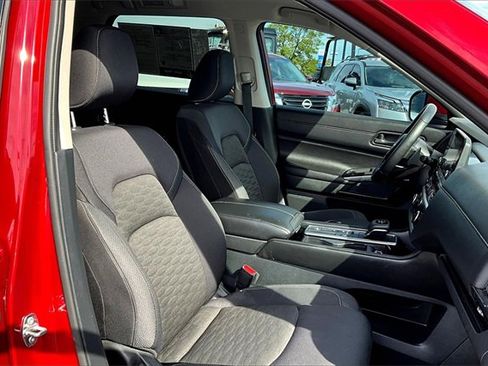 Used 2024 Nissan Pathfinder SV image 27