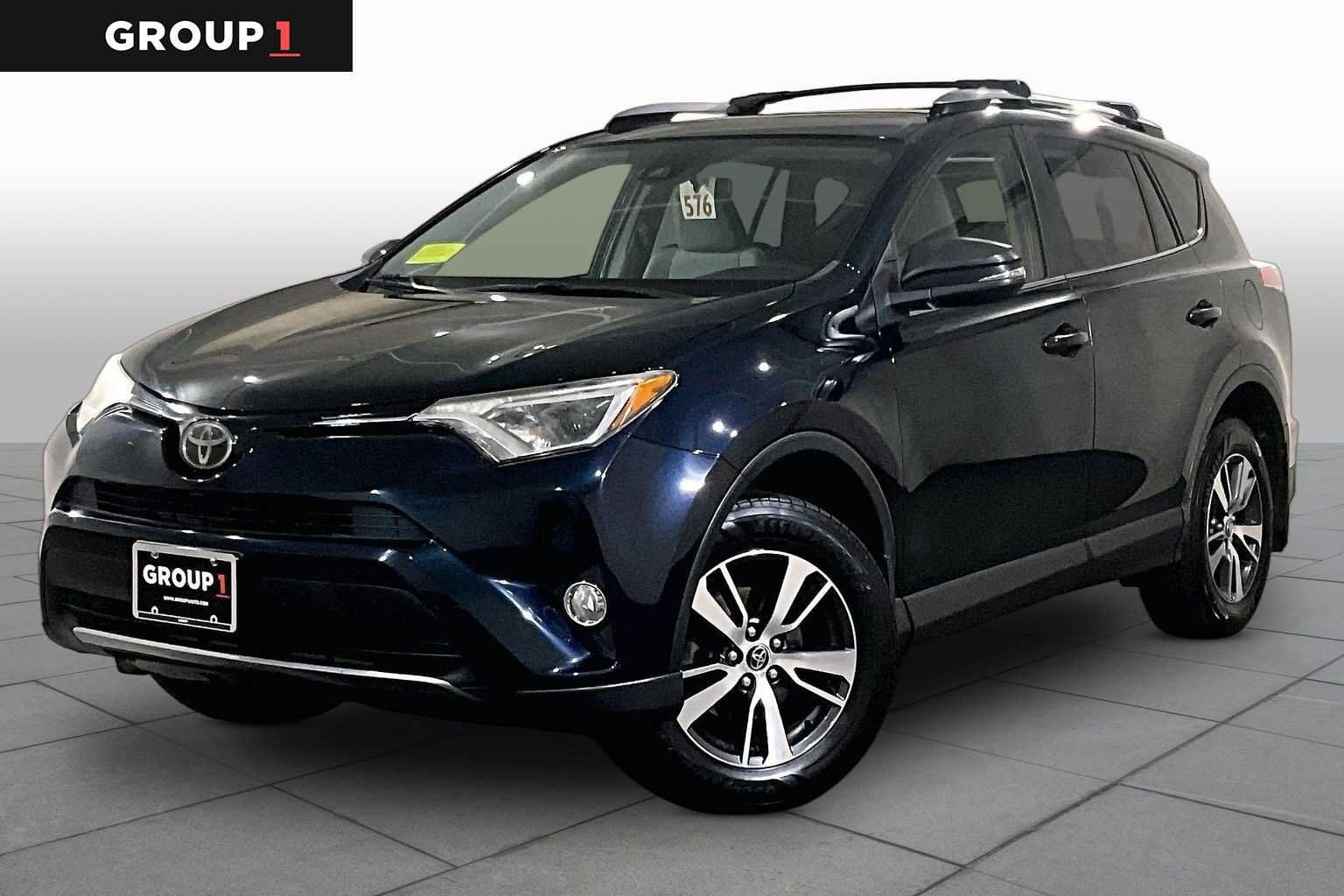 Used 2017 Toyota RAV4 XLE AWD/4WD image 1