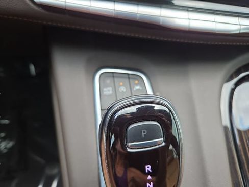 Certified 2022 Cadillac Escalade ESV Sport AWD/4WD image 32