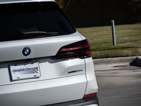 Certified 2024 BMW X5 xDrive50e w/ Premium Package image 6