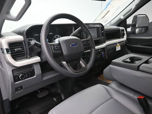 New 2025 Ford F250 XL w/ XL Off-Road Package image 19