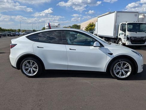 Used 2021 Tesla Model Y Long Range AWD/4WD image 6