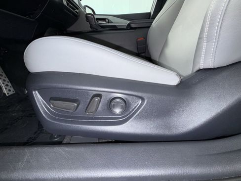 Used 2025 Toyota Camry SE w/ Multimedia Upgrade Package image 14