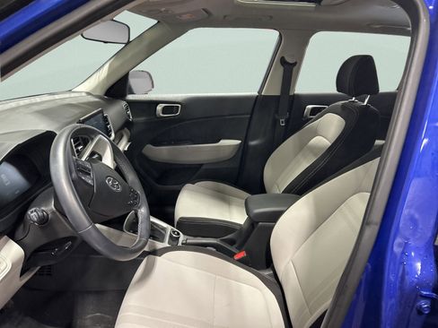 Used 2023 Hyundai Venue SEL w/ Cargo Package image 11