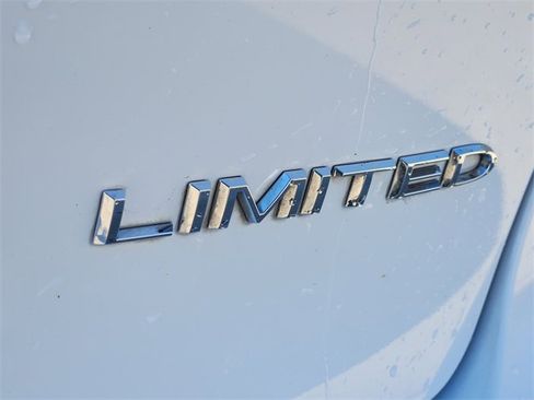 Used 2022 Chrysler Pacifica Limited image 7