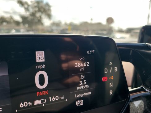 Used 2022 Volkswagen ID.4 Pro S image 32