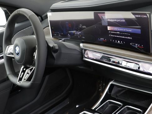 New 2026 BMW i7 xDrive60 w/ Premium Package image 25