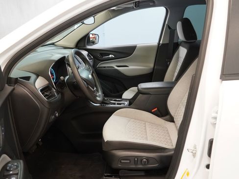 Certified 2023 Chevrolet Equinox LS w/ LS Convenience Package FWD image 4