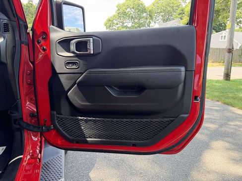 Used 2022 Jeep Wrangler Unlimited Sahara w/ LED Lighting Group AWD/4WD image 13