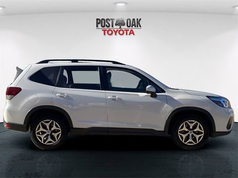 Used 2020 Subaru Forester Premium image 8