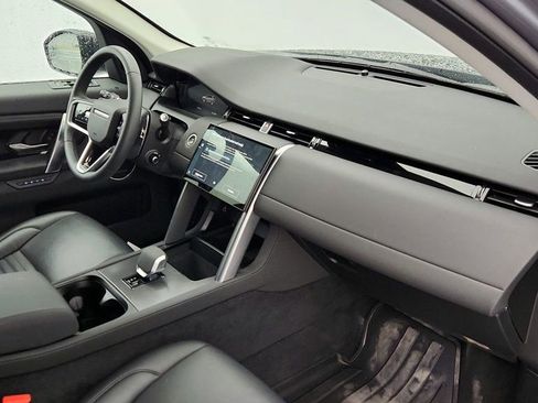 Used 2025 Land Rover Discovery Sport S image 23