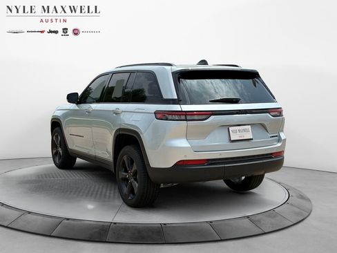 New 2025 Jeep Grand Cherokee Limited w/ Black Appearance Package RWD image 15