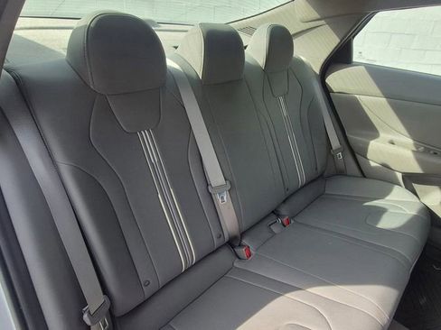Used 2023 Hyundai Elantra SEL w/ Convenience Package FWD image 5