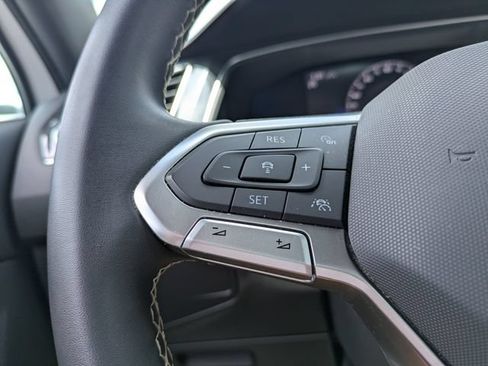 Used 2022 Volkswagen Tiguan SE AWD/4WD image 27