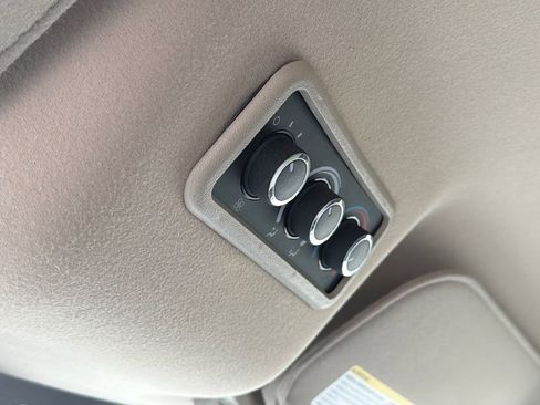 Used 2025 Chevrolet Express 3500 LT w/ LT Preferred Equipment Group RWD image 14