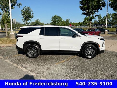 Used 2025 Chevrolet Traverse LT w/ Enhanced Driving Package FWD image 7