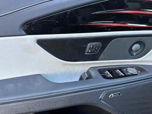 Used 2024 Lincoln Nautilus Premier w/ Equipment Group 102A image 10