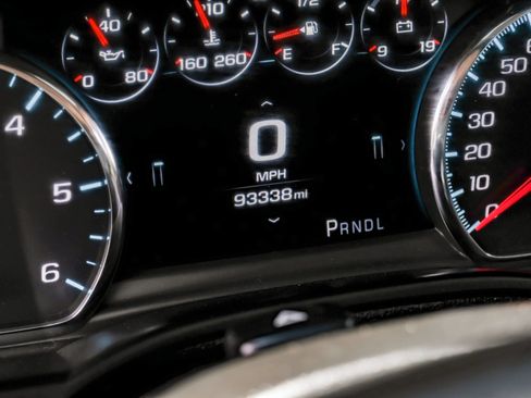 Used 2019 Chevrolet Suburban Premier RWD image 27