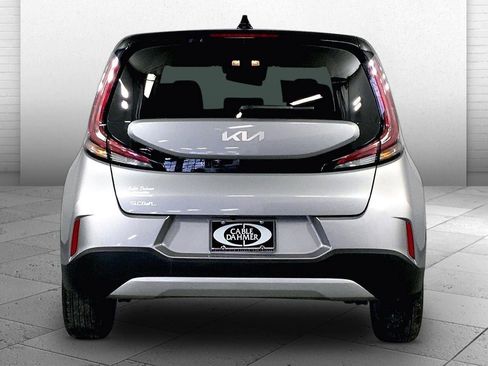 Used 2025 Kia Soul LX image 3