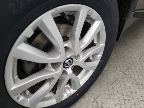 Used 2018 Nissan Rogue SV image 31