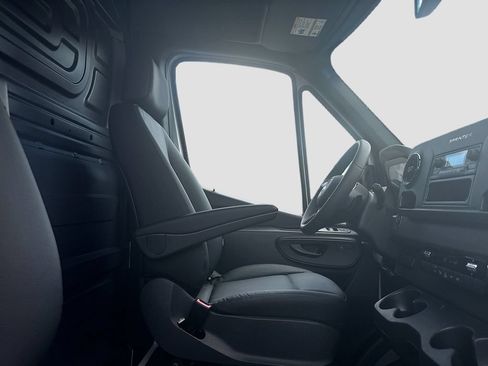New 2025 Mercedes-Benz Sprinter 2500 image 21