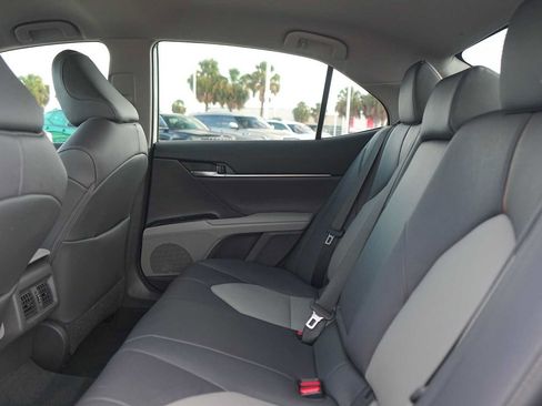 Used 2020 Toyota Camry XLE FWD image 14