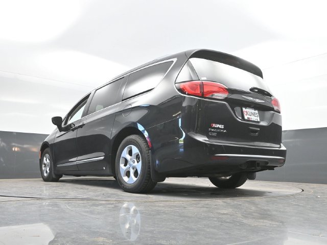 Used 2017 Chrysler Pacifica Touring-L Plus FWD image 51