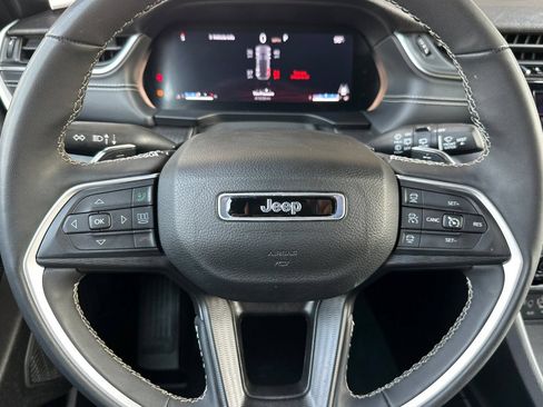 Used 2024 Jeep Grand Cherokee Altitude AWD/4WD image 25
