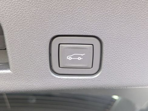 Used 2025 Buick Enclave Preferred FWD image 32