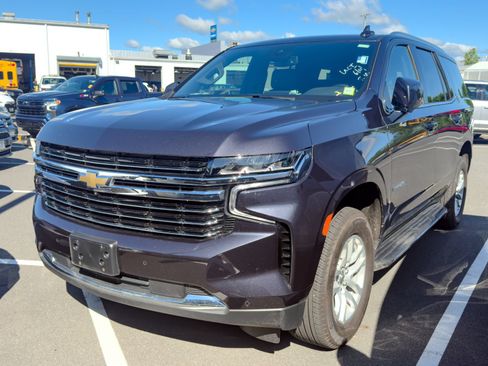 Certified 2024 Chevrolet Tahoe LT w/ Luxury Package AWD/4WD image 3