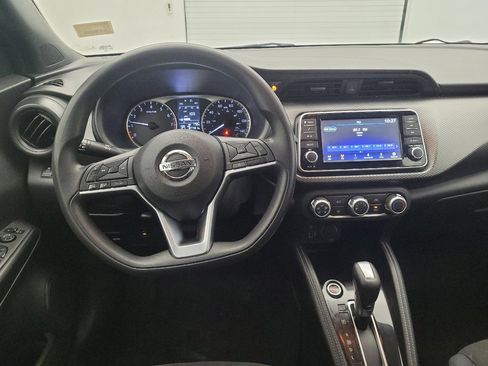 Used 2018 Nissan Kicks S image 22