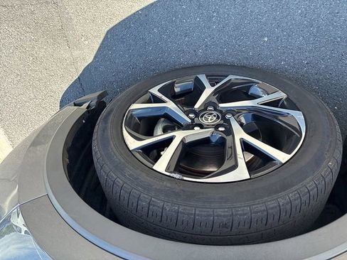 Used 2021 Toyota C-HR XLE FWD image 23