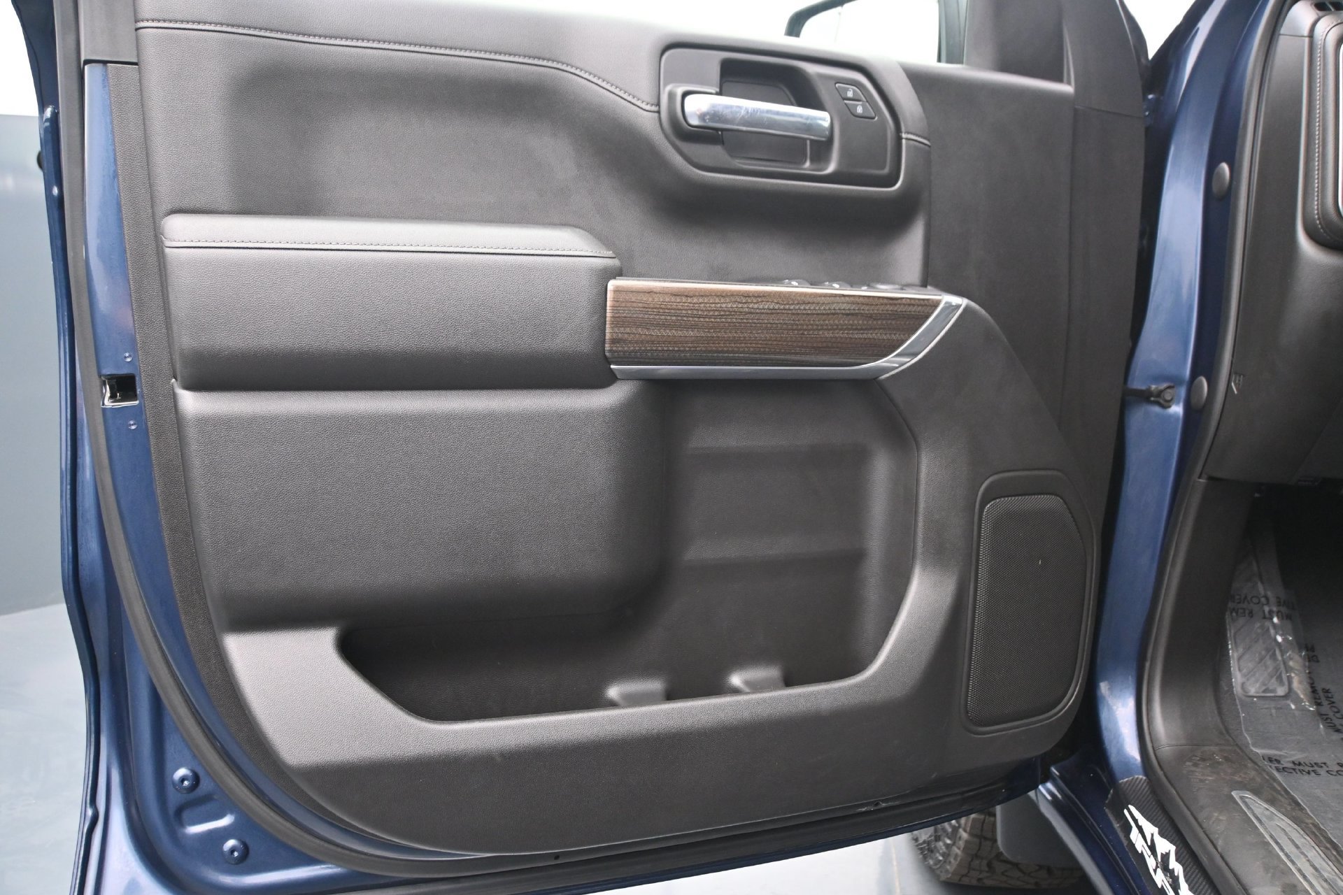 Used 2021 Chevrolet Silverado 1500 LT Trail Boss w/ Bed Protection Package AWD/4WD image 16