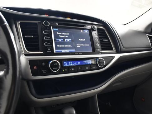 Used 2017 Toyota Highlander Limited Platinum AWD/4WD image 32