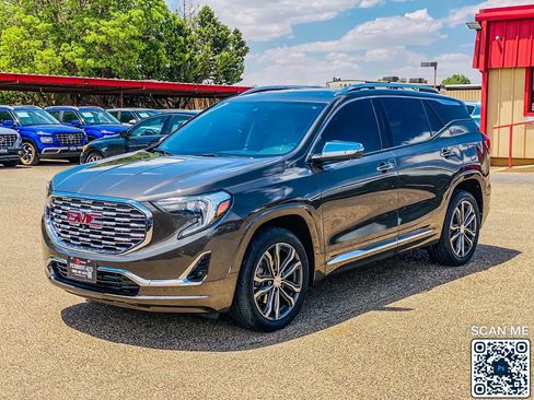 Used 2020 GMC Terrain Denali w/ Denali Premium Package AWD/4WD image 4