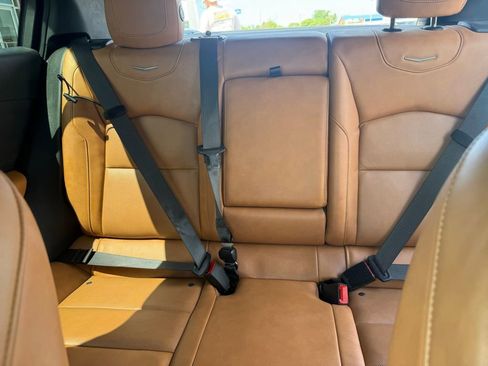 Used 2021 Cadillac XT4 Premium Luxury FWD image 12