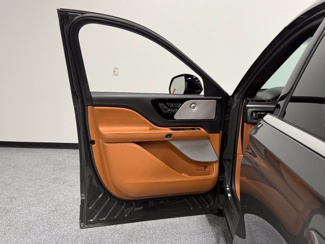 Used 2023 Lincoln Aviator Black Label AWD/4WD image 12