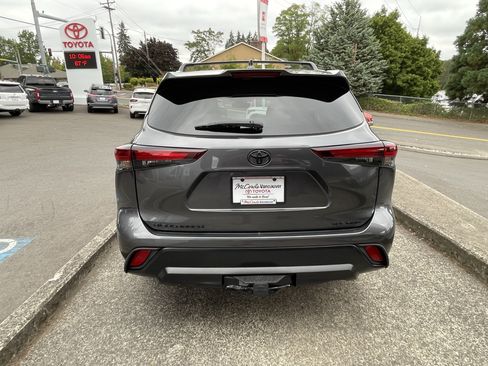 Certified 2025 Toyota Highlander XLE AWD/4WD image 7