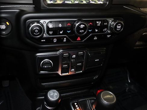 Used 2021 Jeep Gladiator Overland image 24