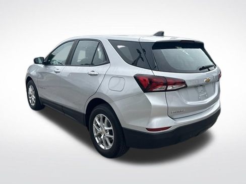 Used 2022 Chevrolet Equinox LS FWD image 3