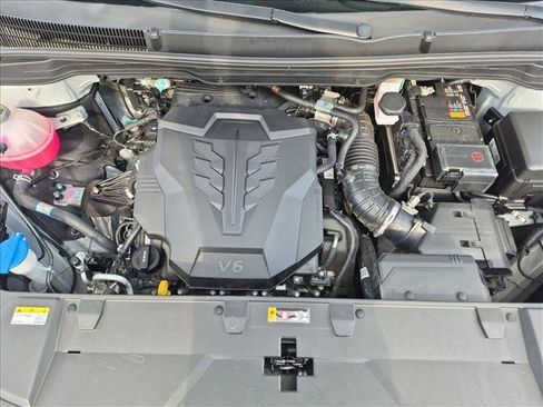 Used 2024 Kia Carnival EX FWD image 22