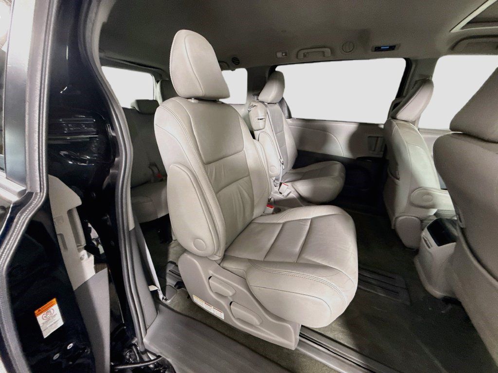 Used 2017 Toyota Sienna XLE w/ XLE Navigation Package FWD image 25