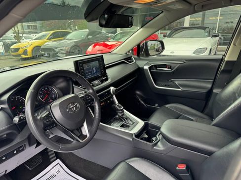 Used 2020 Toyota RAV4 XLE Premium image 10